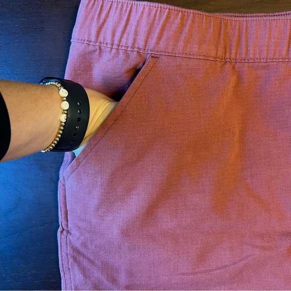 Carhartt women’s relaxed fit shorts. Size XL 16-18. - Picture 6 of 9